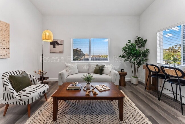 832 Desty St in San Diego, CA - Foto de edificio - Building Photo