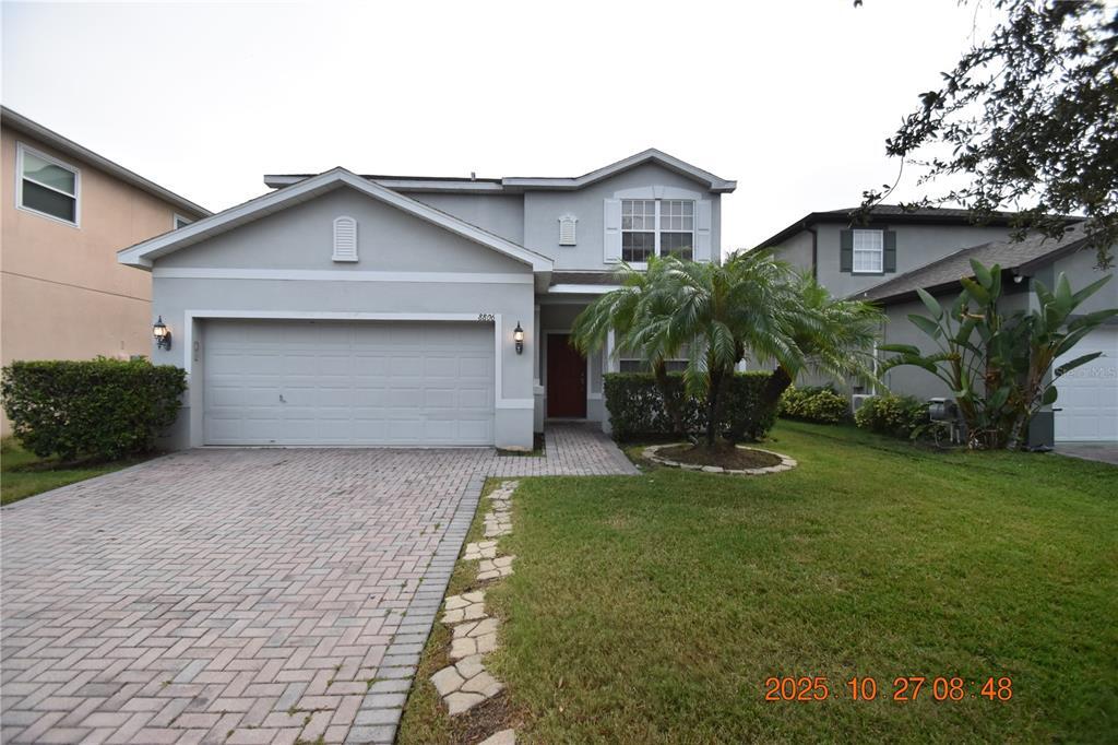 8806 Cameron Crest Dr in Tampa, FL - Building Photo