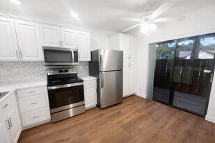 3950 Cocoplum Cir in Coconut Creek, FL - Building Photo