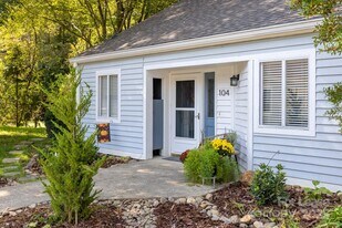 104 Llama Wy in Black Mountain, NC - Building Photo