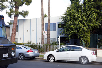 4346 Ventura Canyon Ave in Sherman Oaks, CA - Building Photo - Building Photo