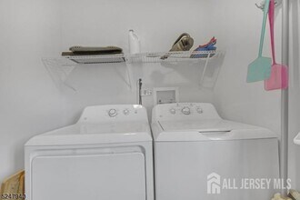 67 Woodland Ave in Woodbridge Township, NJ - Building Photo - Building Photo