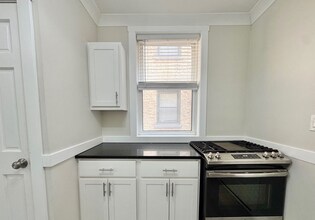 1425 W Hutchinson St, Unit 1 in Chicago, IL - Building Photo - Building Photo