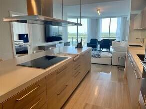 17111 Biscayne Blvd, Unit # 1806 in Aventura, FL - Building Photo - Building Photo