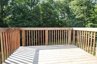 406 South Eagleville Road in Mansfield, CT - Foto de edificio - Building Photo