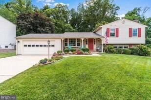 3229 Manitoba Dr in Woodbridge, VA - Building Photo