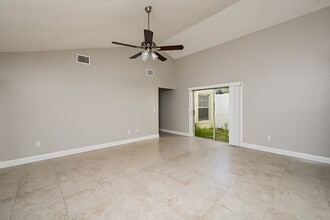 5944 Birchwood Dr in Tampa, FL - Foto de edificio - Building Photo