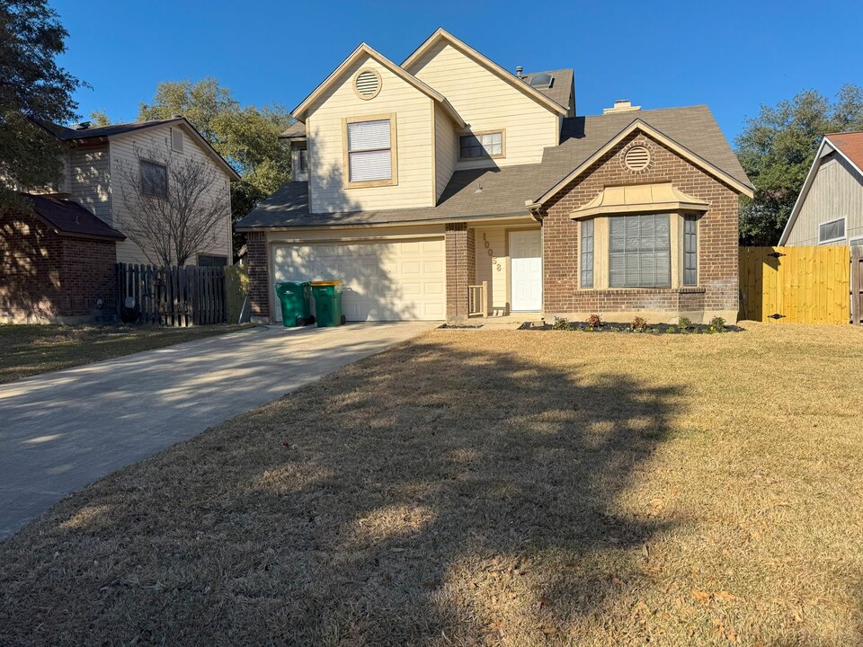 10058 Palomino Canyon in Converse, TX - Building Photo