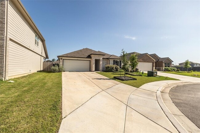 property at 916 Chachalaca Ct