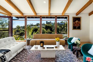 2251 Sunset Heights Dr in Los Angeles, CA - Building Photo