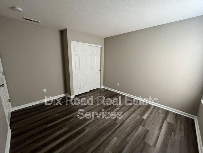 403 McEwing Dr in Cincinnati, OH - Building Photo - Building Photo