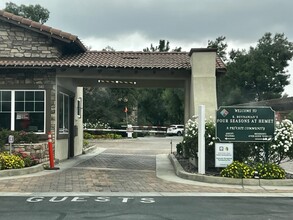 8325 Carnoustie Ave in Hemet, CA - Foto de edificio - Building Photo