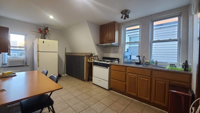 42 49th St, Unit 3 in Weehawken, NJ - Foto de edificio - Building Photo