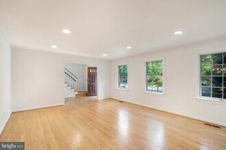 1250 Pine Hill Rd in McLean, VA - Building Photo - Building Photo
