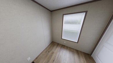 25434 Nuway Ave in Warren, MI - Building Photo - Building Photo