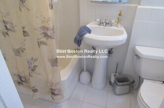 63 Dana St, Unit 11 in Cambridge, MA - Foto de edificio - Building Photo