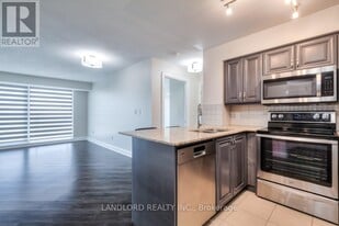 18 Valley Woods Rd in Toronto, ON - Building Photo
