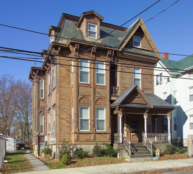 80 Grove St in Fall River, MA - Foto de edificio - Building Photo