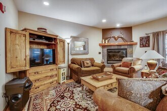 227 Olympic Vly Rd in Olympic Valley, CA - Building Photo - Building Photo