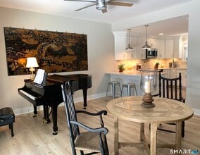 400 Heritage Vlg in Southbury, CT - Building Photo - Building Photo