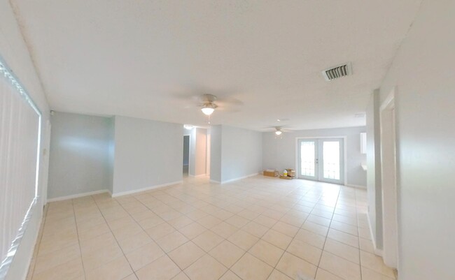 141 NE 17th Ct in Boynton Beach, FL - Building Photo - Building Photo