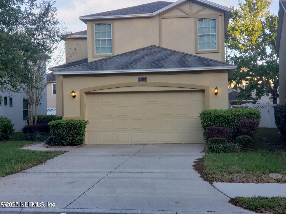 425 Forest Meadow Ln in Orange Park, FL - Building Photo