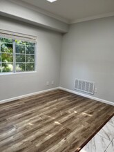 1072 Laguna Ave in Los Angeles, CA - Foto de edificio - Building Photo