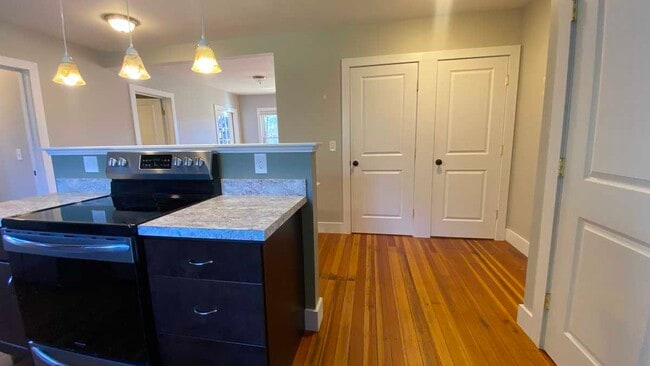 6 Church Ave, Unit 1 in Hatfield, MA - Foto de edificio - Building Photo