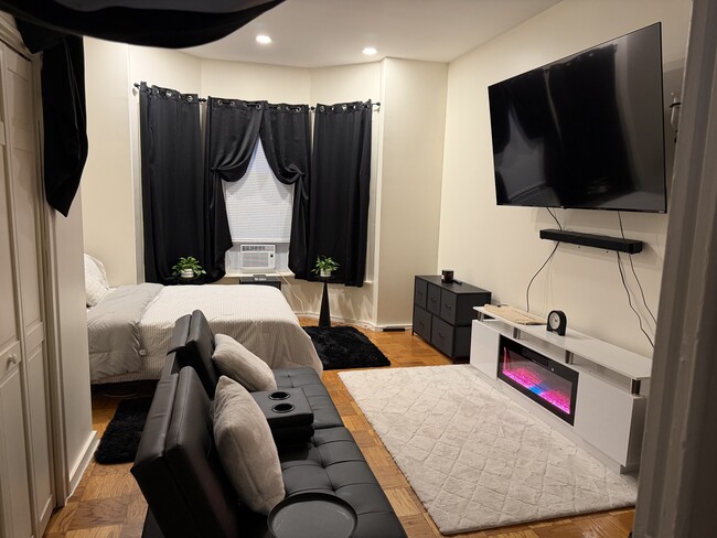 6 Woodbine St, Unit Big & Cozy