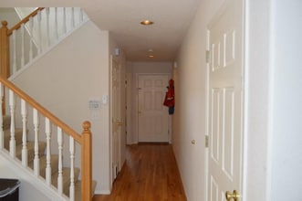 1290 NE Margeaux Pl in Hillsboro, OR - Foto de edificio - Building Photo