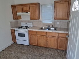 1920 N 11th Ave in Hanford, CA - Building Photo