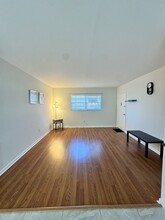 7035 Cedarhurst Dr, Unit 2 in Ft. Myers, FL - Foto de edificio - Building Photo