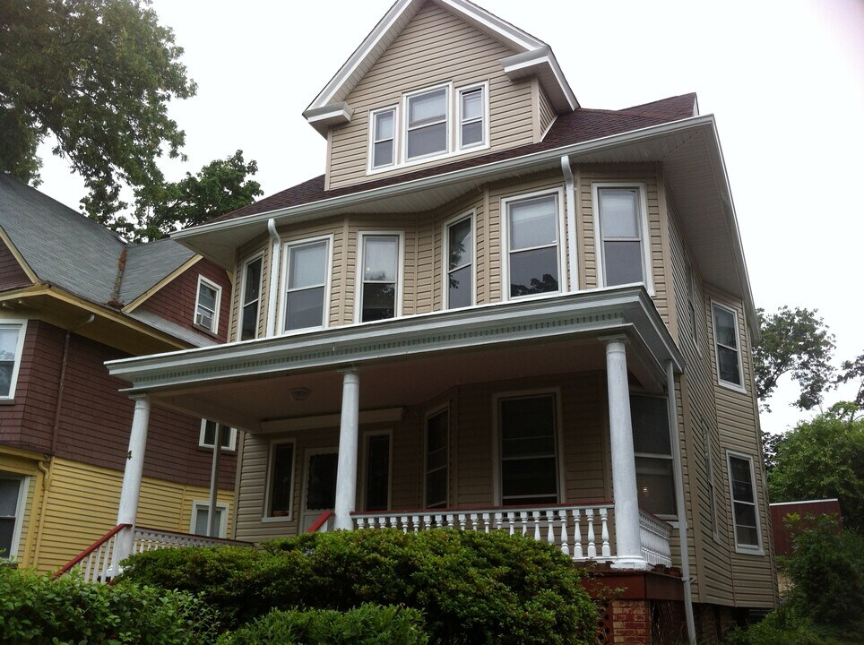 4 Cottage St in South Orange, NJ - Building Photo