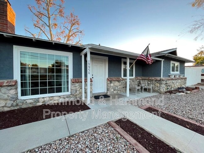 19954 Parthenia St in Los Angeles, CA - Foto de edificio - Building Photo