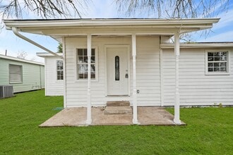 1326 W 6th St in Freeport, TX - Building Photo - Building Photo