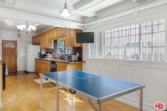 810 S Gramercy Dr in Los Angeles, CA - Building Photo - Building Photo