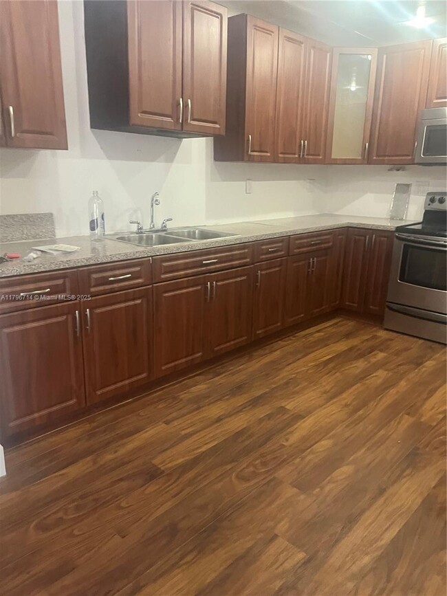8398 W 14th Ave in Hialeah, FL - Building Photo - Building Photo