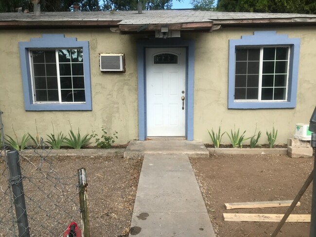 5933 Pryor Ln in Farmington, NM - Foto de edificio - Building Photo