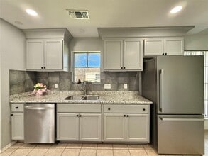 8906 Leader St in Houston, TX - Foto de edificio - Building Photo