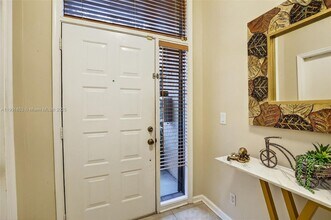 1002 NW 105th Ave in Plantation, FL - Building Photo - Building Photo