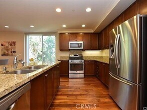 533 Rockefeller in Irvine, CA - Building Photo - Building Photo