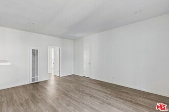 11746 Goshen Ave in Los Angeles, CA - Building Photo - Building Photo