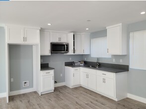 1635 E 81st St in Los Angeles, CA - Building Photo - Building Photo