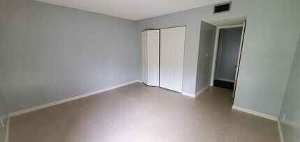 8540 N Sherman Cir in Miramar, FL - Building Photo - Building Photo