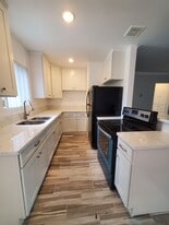 10121 Samoa Ave in Tujunga, CA - Building Photo