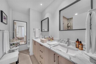 320 NE 126th St in North Miami, FL - Building Photo - Building Photo