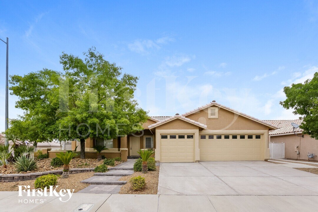 1066 Oak Shade Ln in Henderson, NV - Foto de edificio