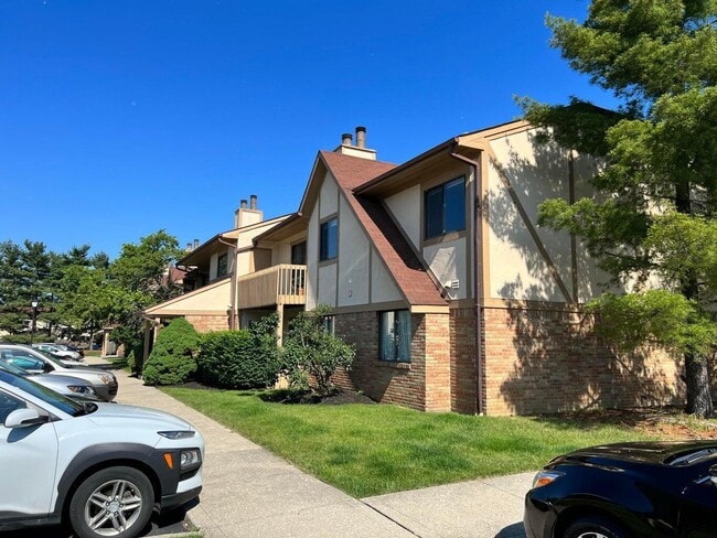 2271 Hedgerow Road in Columbus, OH - Building Photo - Building Photo