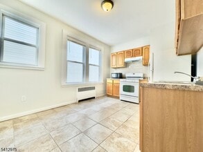 476 Grove St in Irvington, NJ - Building Photo - Building Photo