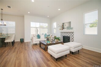 1045 Hope Ln in Santa Ana, CA - Building Photo - Building Photo